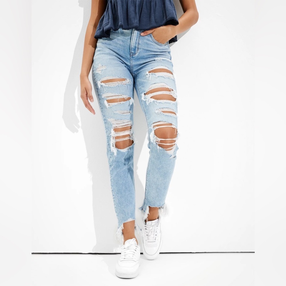 American Eagle destroyed mom jeans light wash‎ women’s size 4 long trendy casual